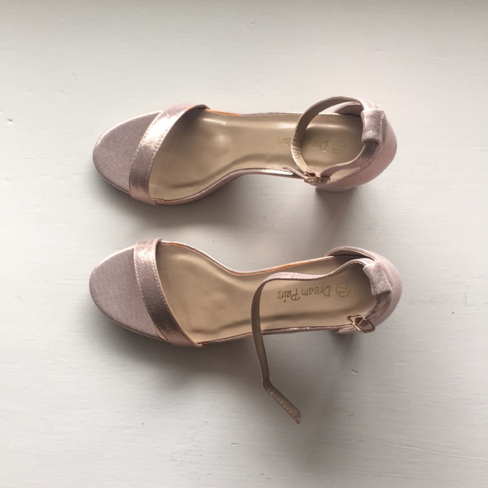 BRAND NEW, NEVER WORN rose gold strapped sandal